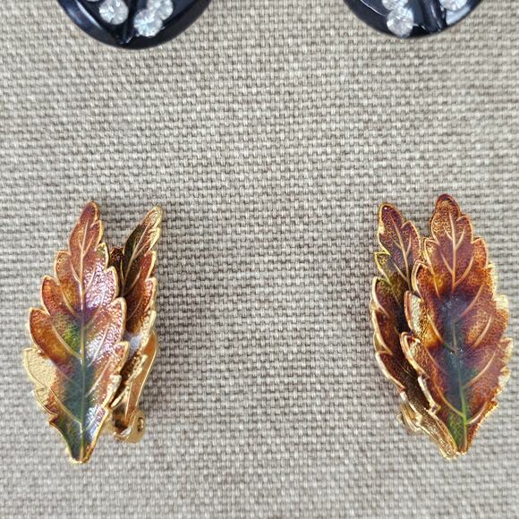 VTG 2 pair clip on earrings Weiss autumn leaves black and stones leaves - Picture 3 of 5